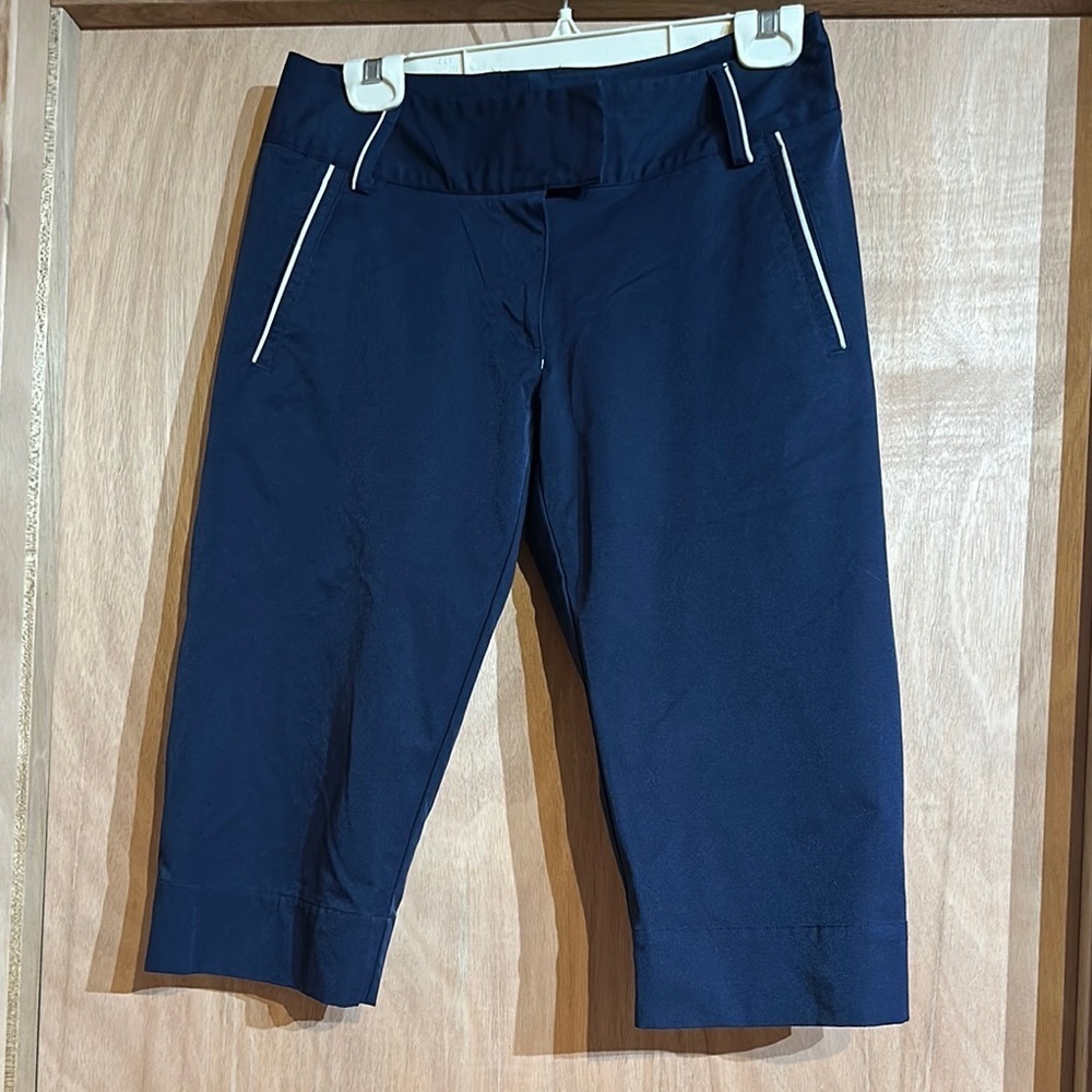 EUC adidas golf capris 4